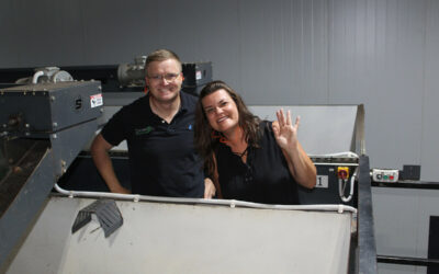 US farming sensation visits SA mac producer